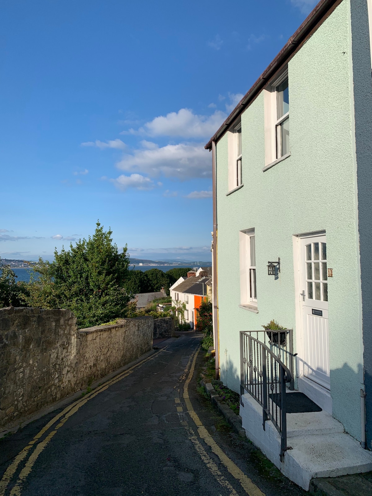 The Lookout, cottage in the heart of Mumbles