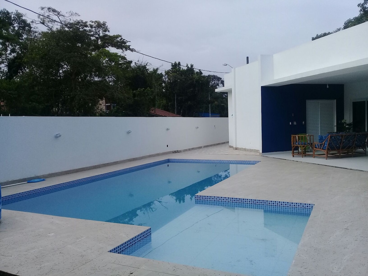 在瓜拉图巴公寓（ Costa do Sol ）租一栋房子