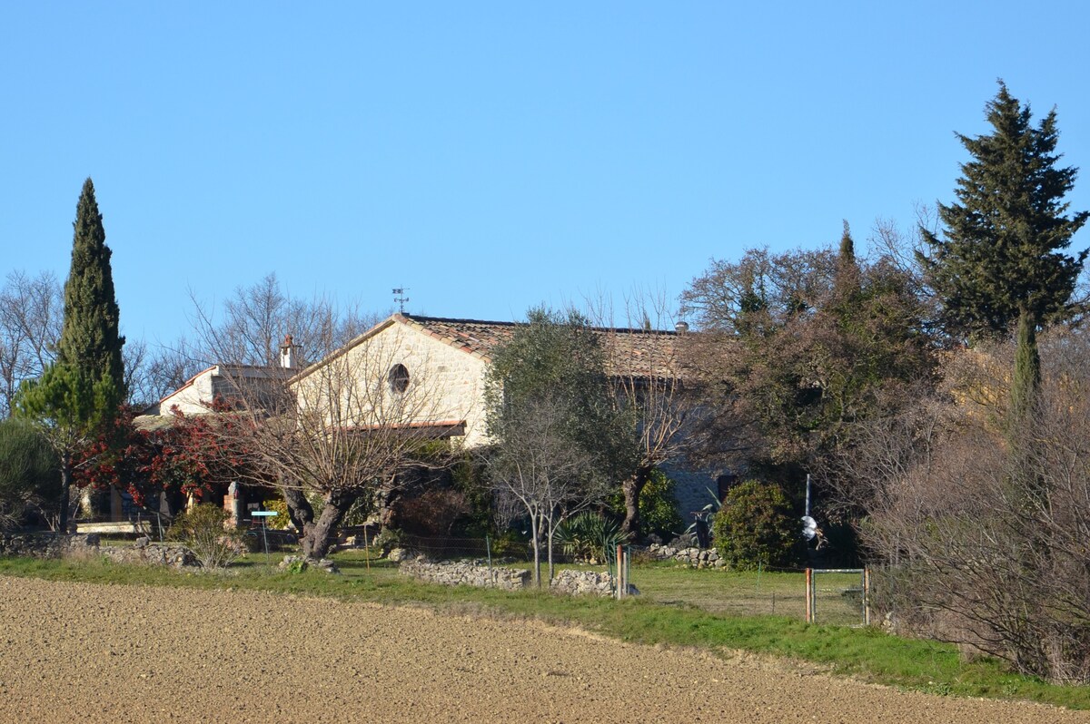 Bergerie rénovée + piscine + 1800m2 terrain