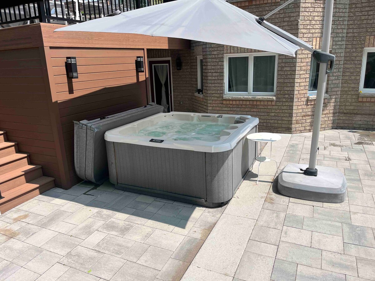 Outdoor Paradise in Barrie-Year round hot tub