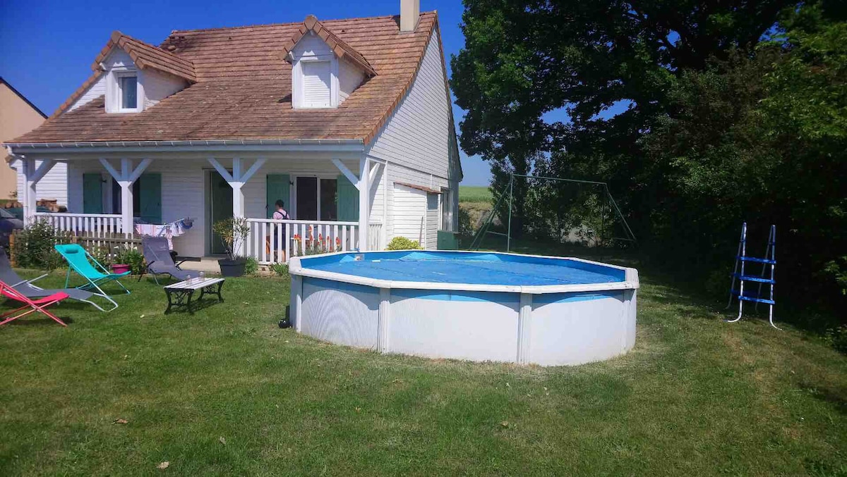 Maison calme à la campagne avec piscine