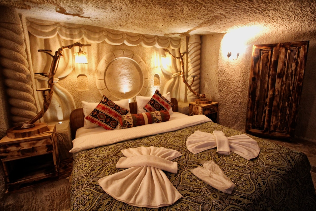 Cappadocia Ennar Cave （游泳池热水和水疗）