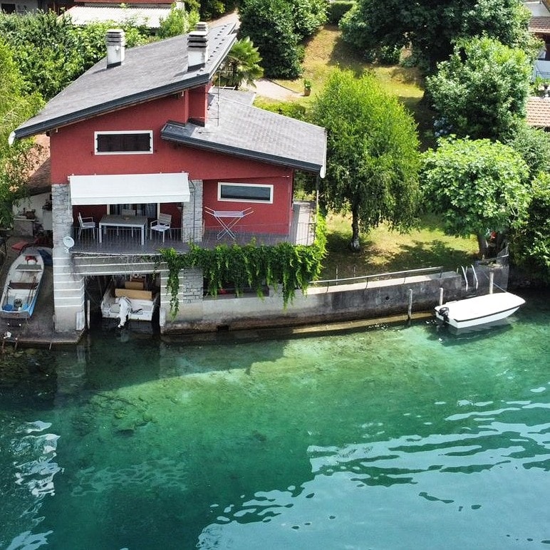 湖上的房子