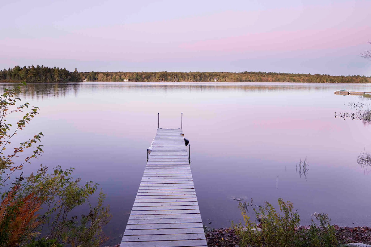 Stunning Property on Lakeside