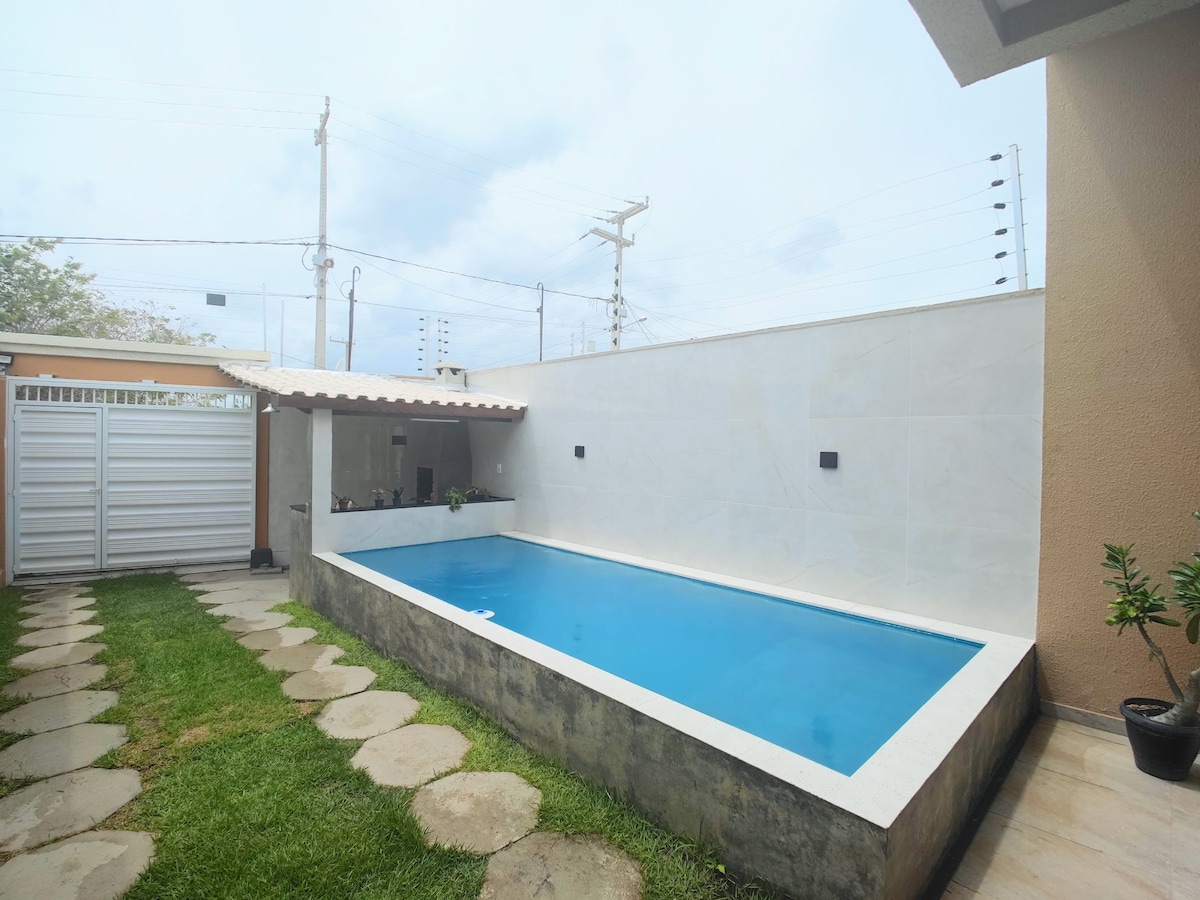 带泳池的私人房屋，距离海滩500米