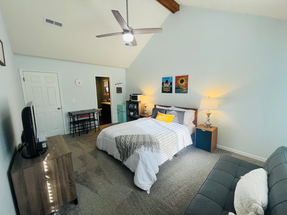 Sweet Spot-Private Entrance-Master Suite