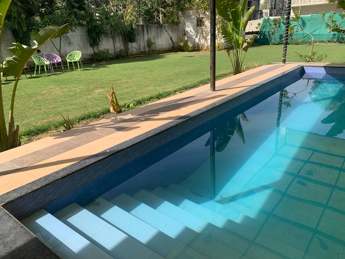 Farm Villa with pool near Dwarka Expressway