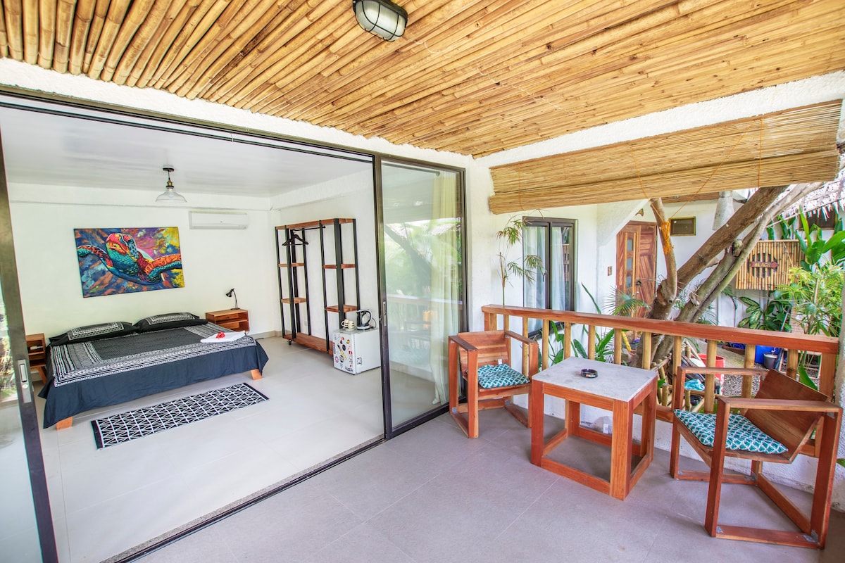 Ack - Bamboo Bungalows Resthouse by White beach