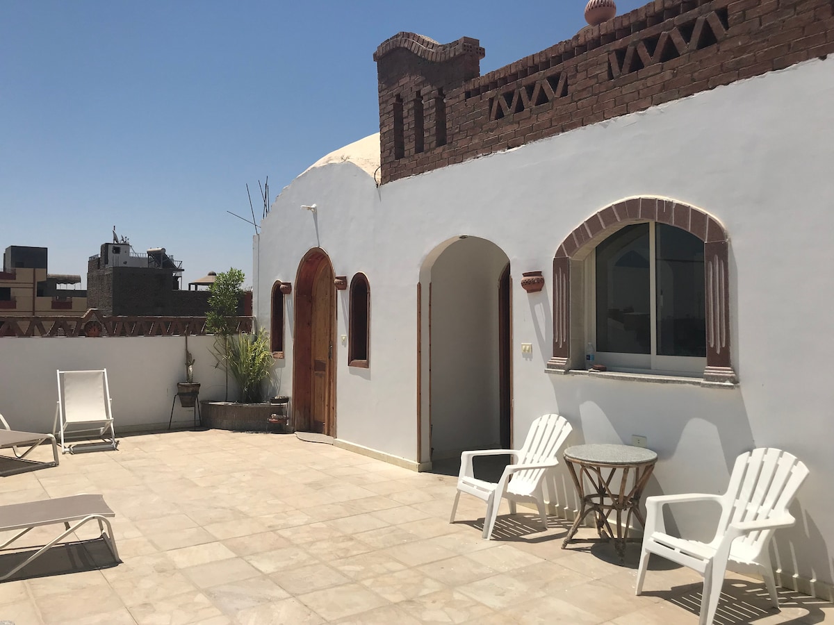 Hibiscus Casa Blanca Luxor ，大型屋顶露台