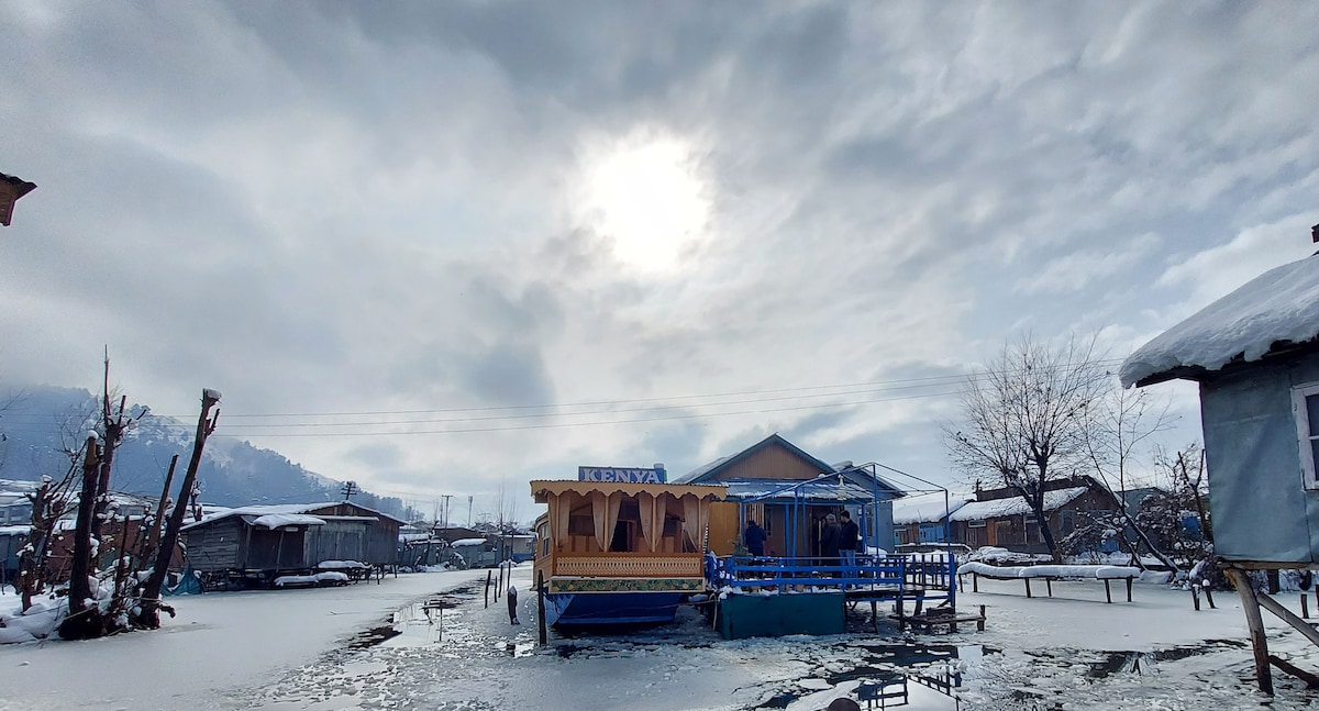 HouseBoat In Calm Dal Lake房间1 （ 2号房间见下文）