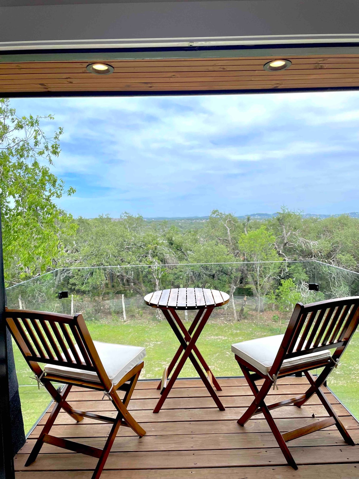 Glass balcony with panoramic hill country view!