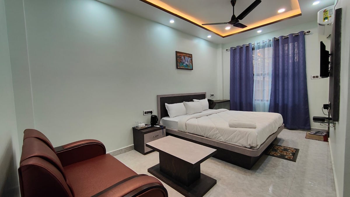 Luxury New Ac Rooms. @Rs4500