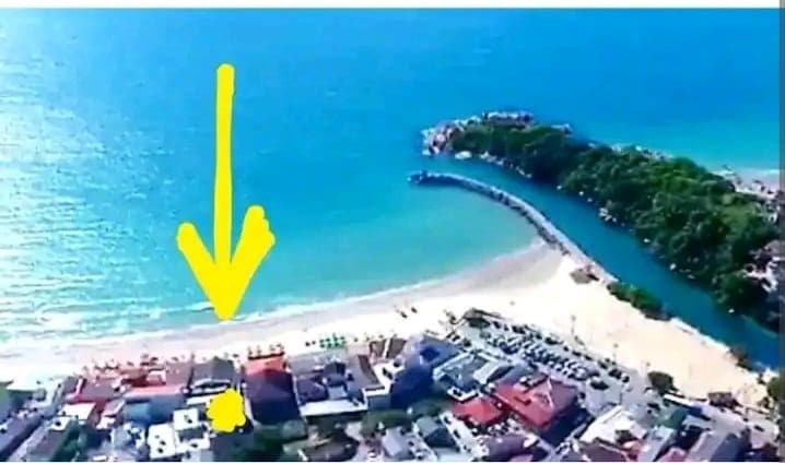 02) kitnete Beira da praia
 incrível localização