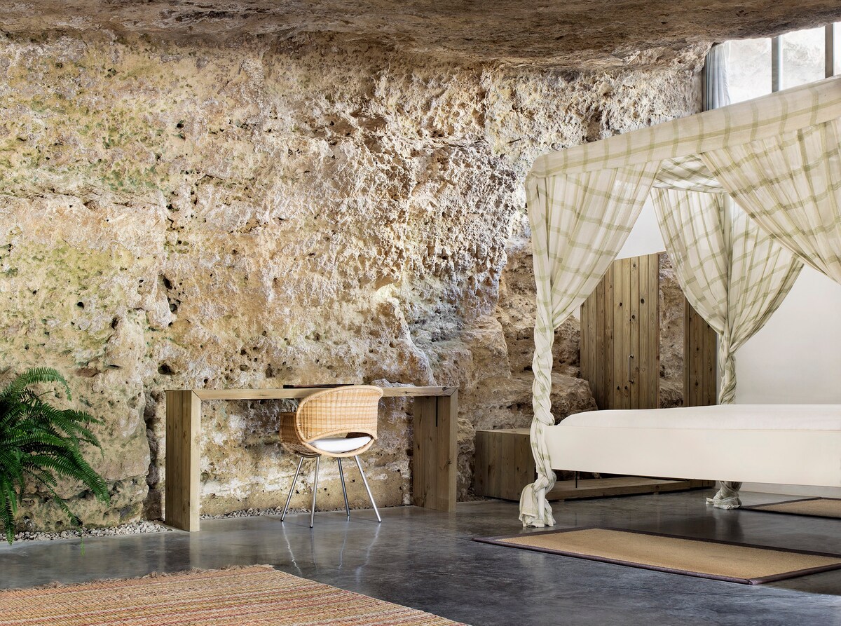 Cave House, Suite in the Nature