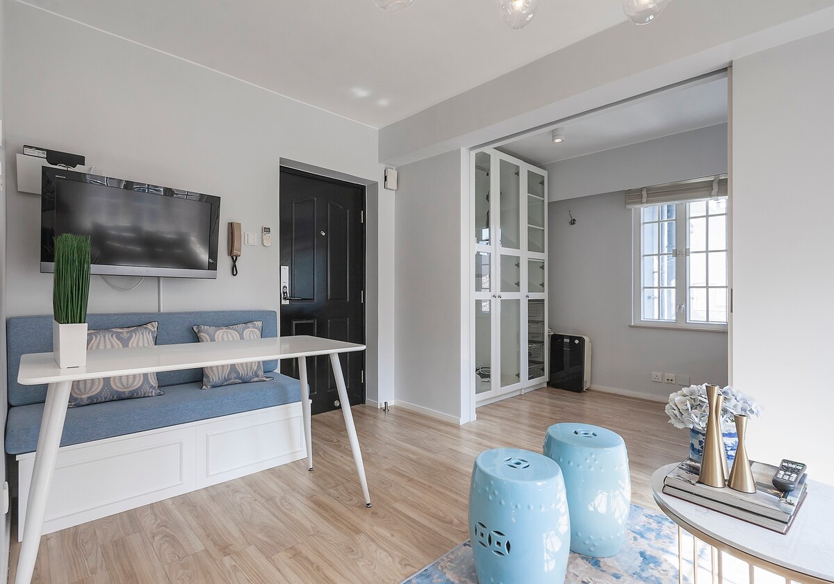 Tastefully Renovated 1BR, Fantastic Soho Location