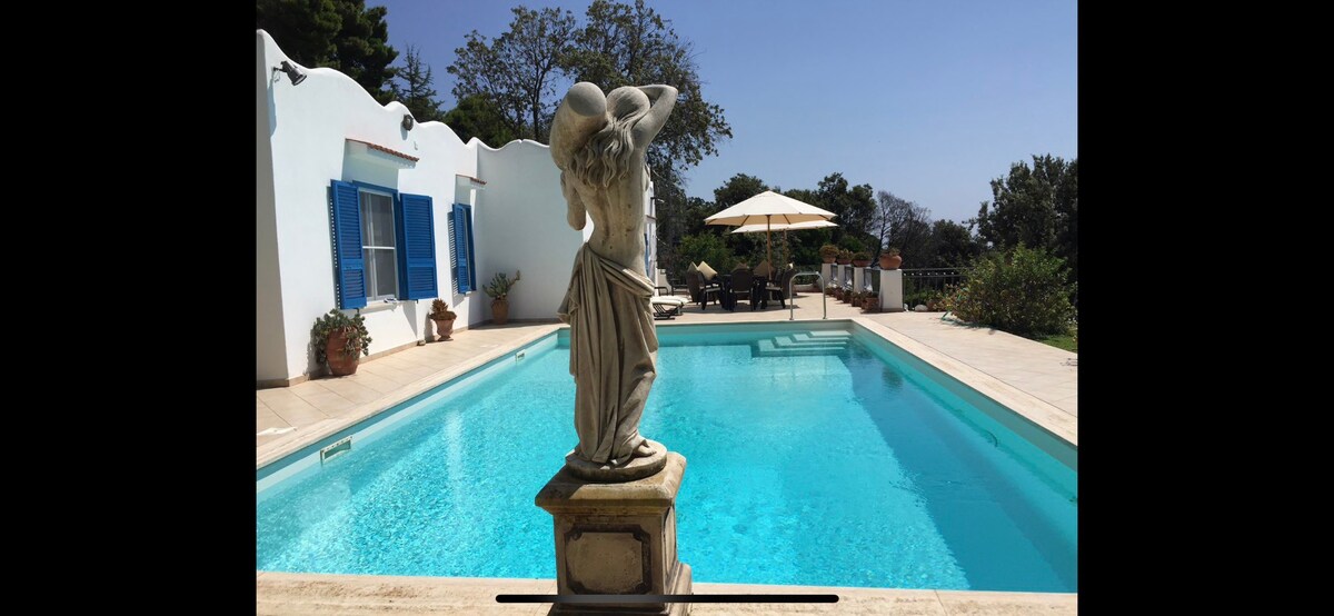 独家别墅，带游泳池，可俯瞰Circeo灯塔