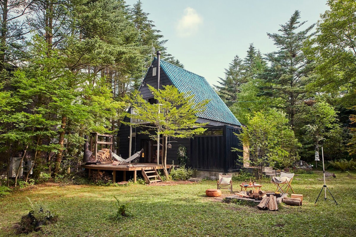 湖畔别墅（ LAKESIDE HOUSE ）距离轻井泽站（ Karuizawa ） 10分钟车程。