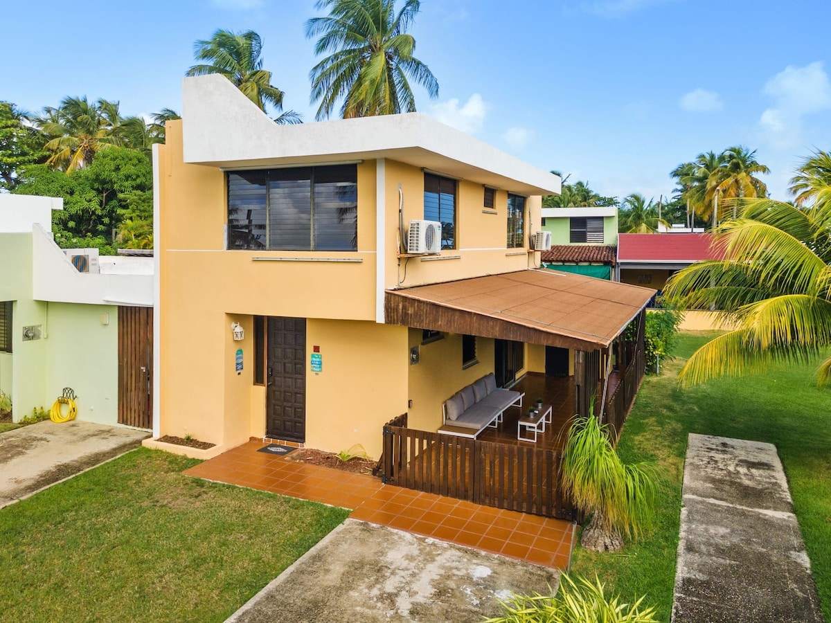 Luquillo Beach Home, Family-friendly that Sleeps 6