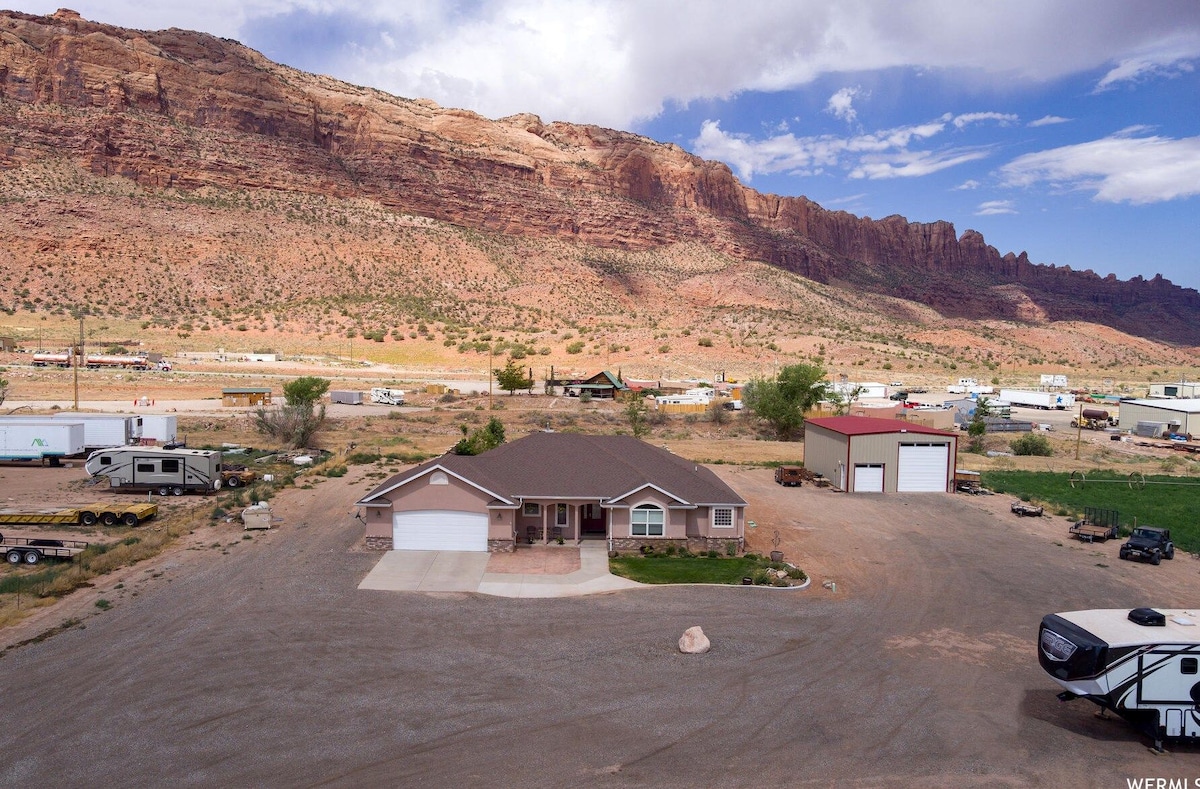 MO'ABventures Arches NP 9bed 6bath POOL Parking