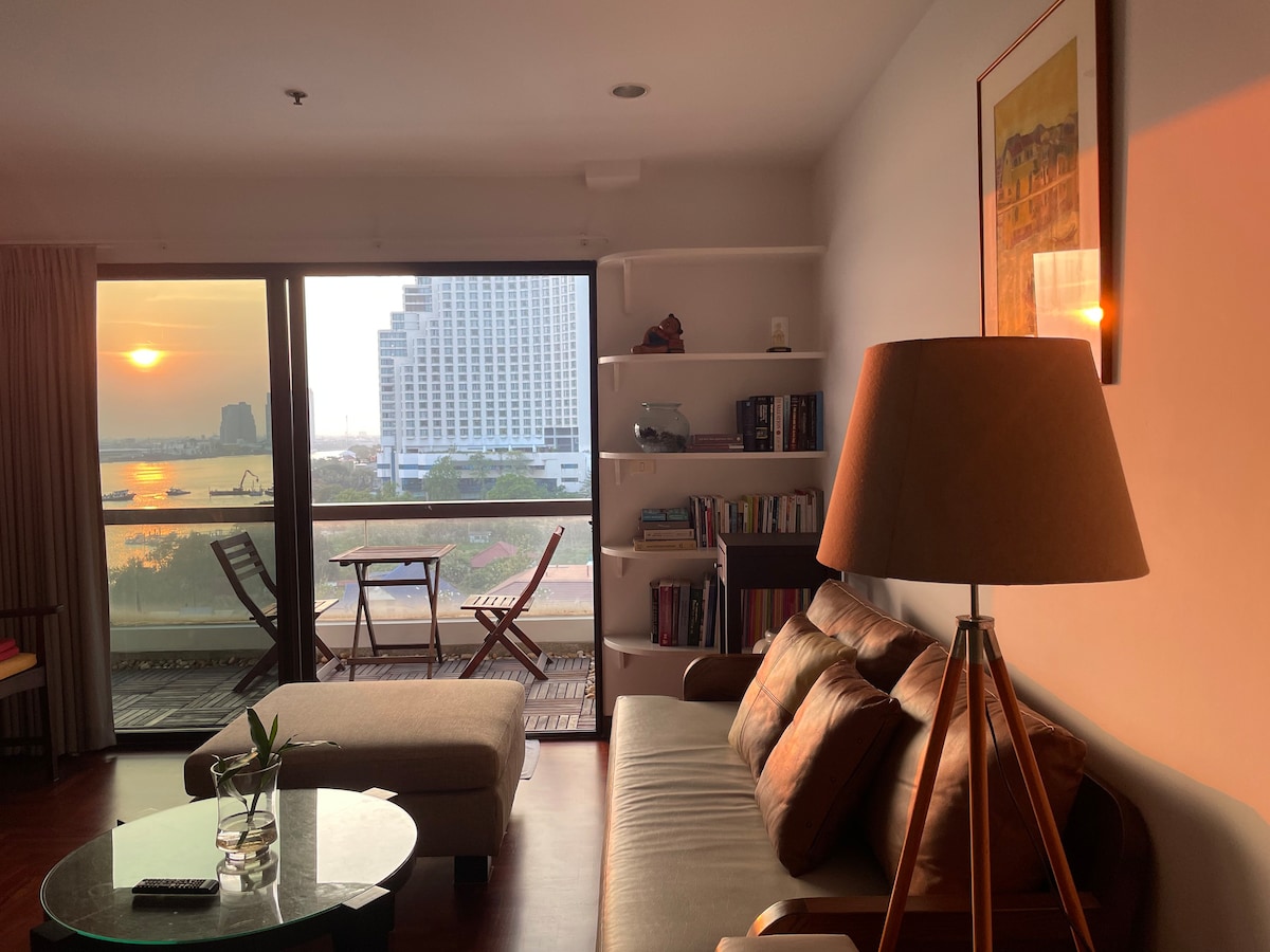 Cozy Riverfront APT with sunset view