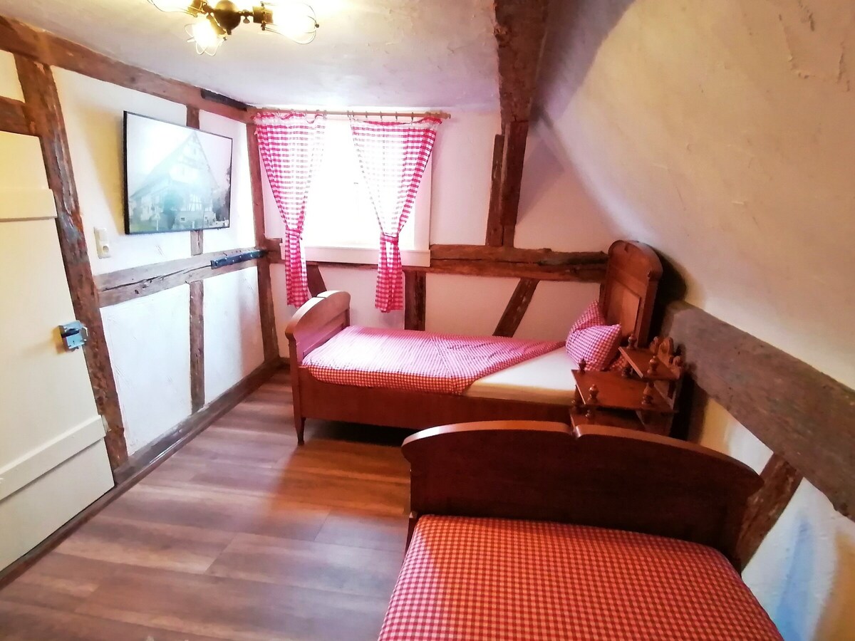 Haus Waldulmer ， （阿琴） ，双床卧室，带共用卫生间