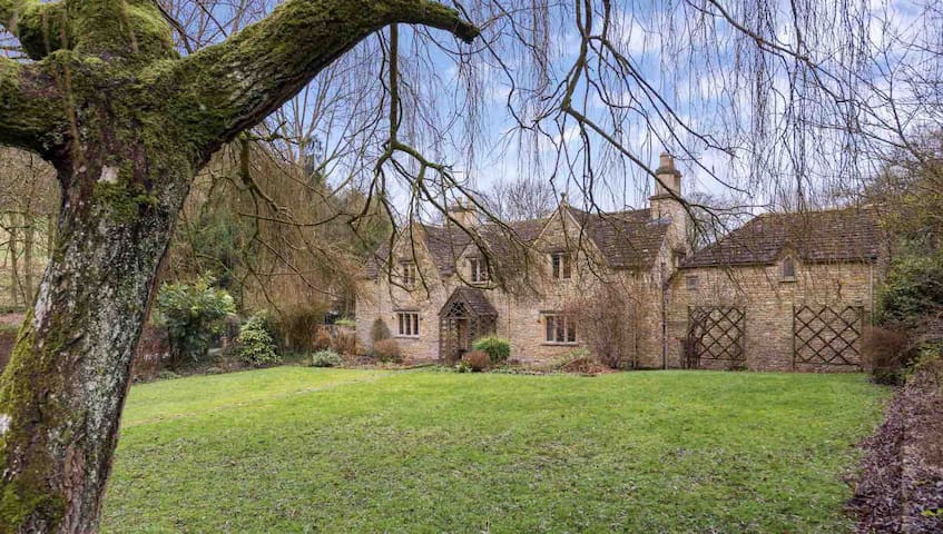 Castle Combe, Nr Chippenham的民宿