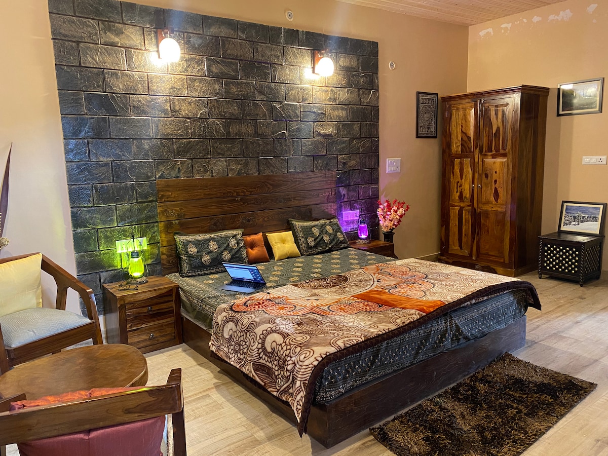 The Solitaire - 2 luxury Room, near Chakrata, UK