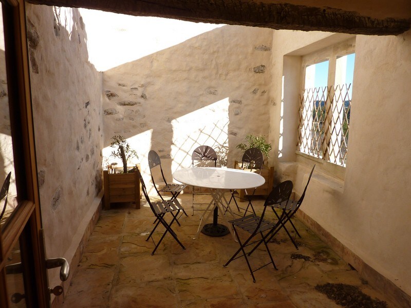 CHAMBRE AVEC VUE AU CHATEAU DE LA ROQUE