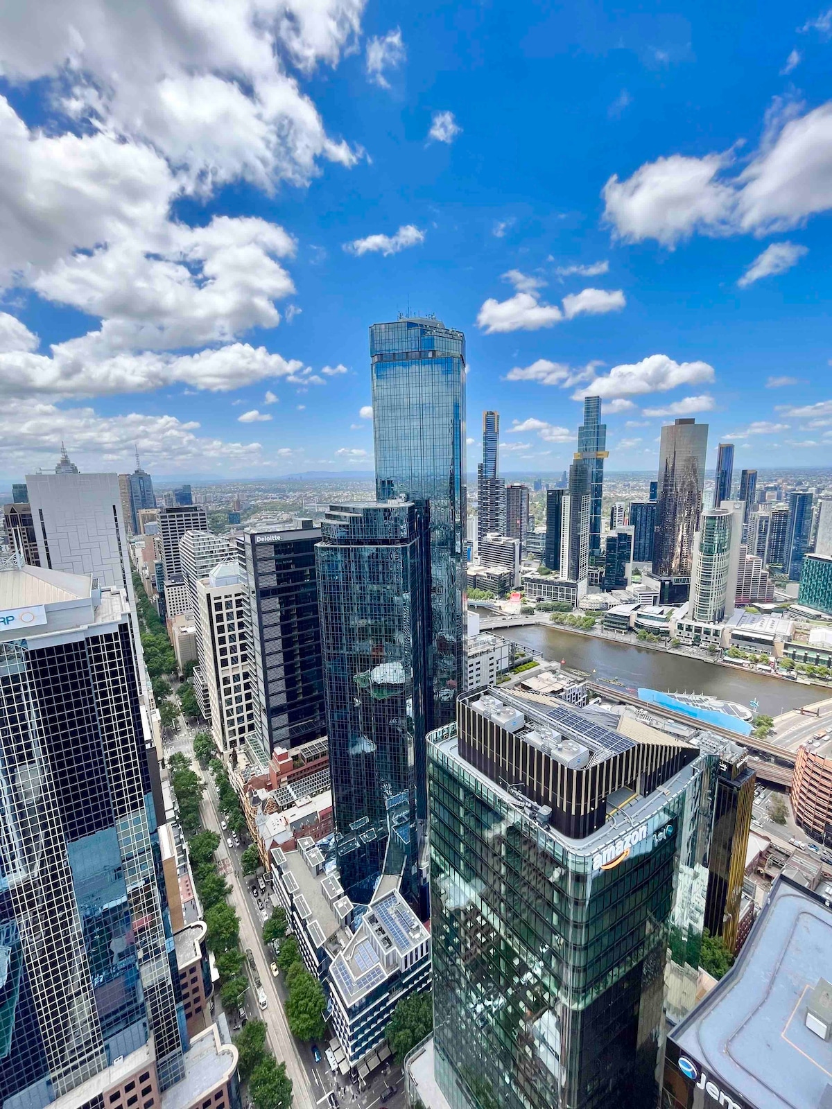 Panoramic Skyline Views/CBD/Parking/Weekly-12%