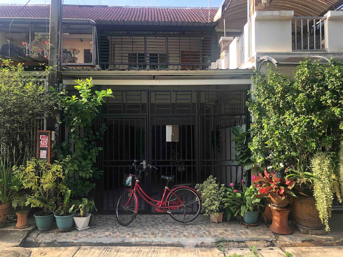 2 BR Townhouse by Don Mueang Airport; Casa DMK
