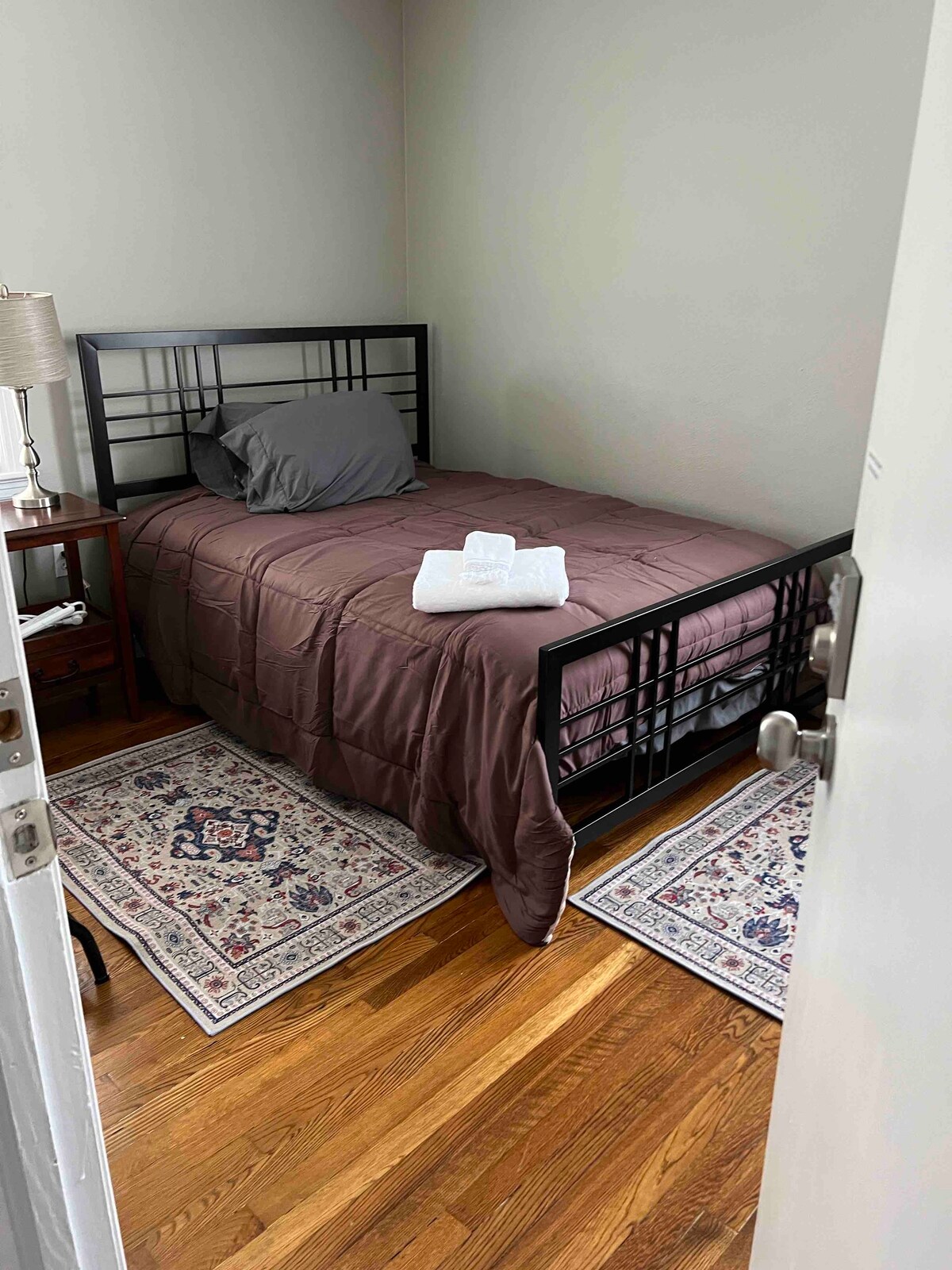 Comfy space 10 min to Downtown Roanoke & Salem