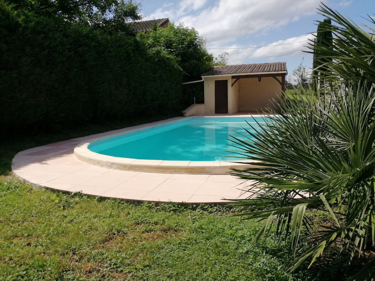 Le bo-ny en Périgord : villa avec piscine.