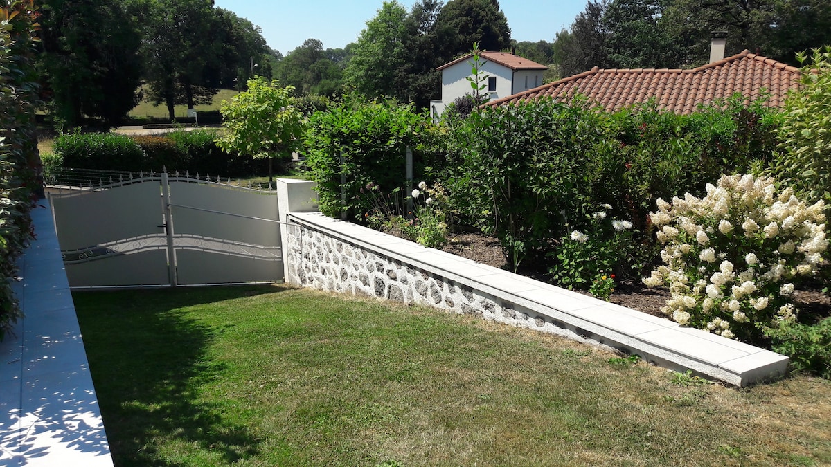 Maison de campagne avec jardin à 5 mn d'Aurillac