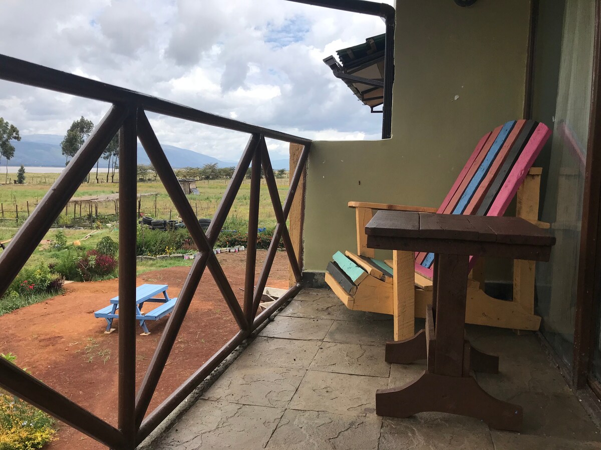 Kawia, L. Ol Bolosat Room with Lake & Mt. View