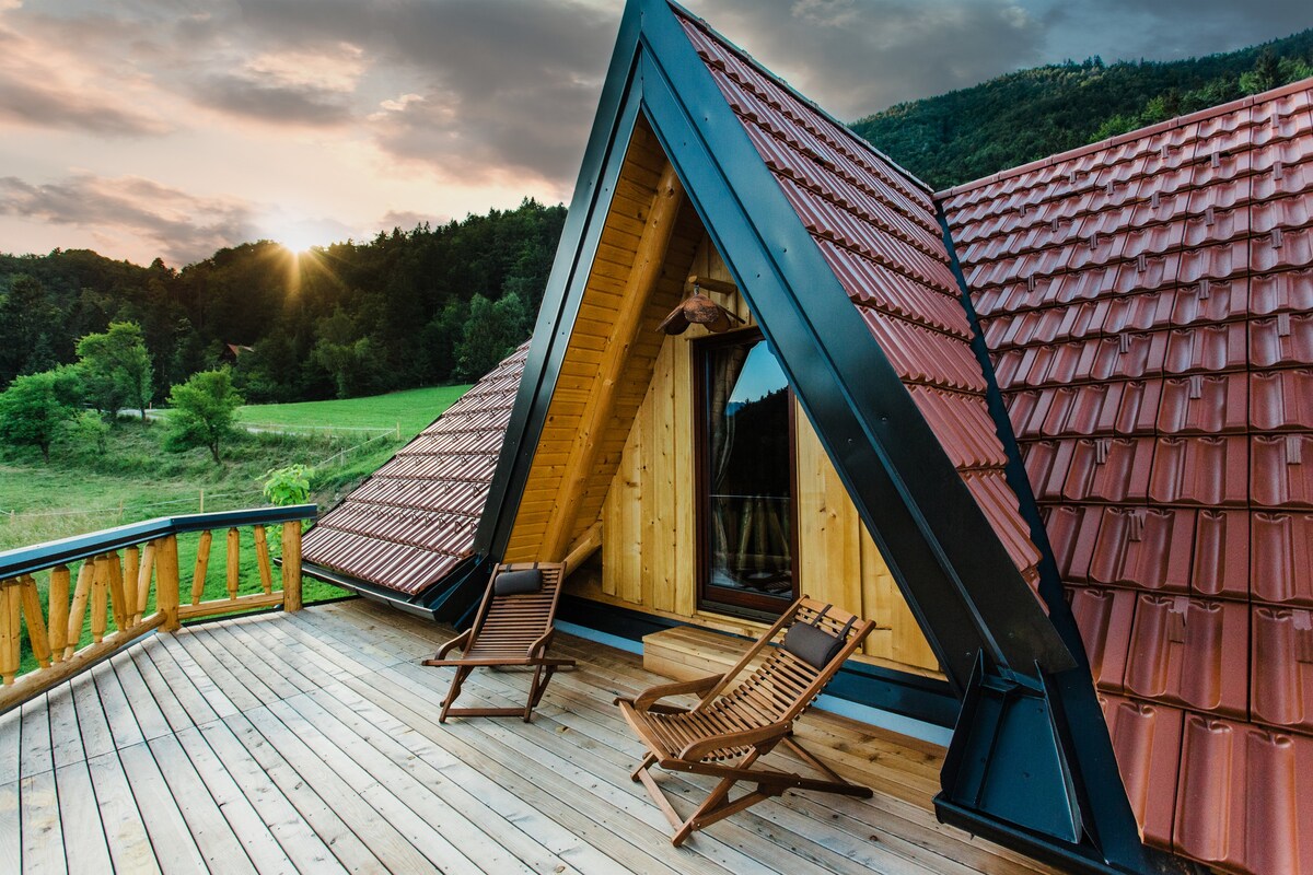 Koča na Jasi – Forest Cottage |  Jakuzzi  & sauna