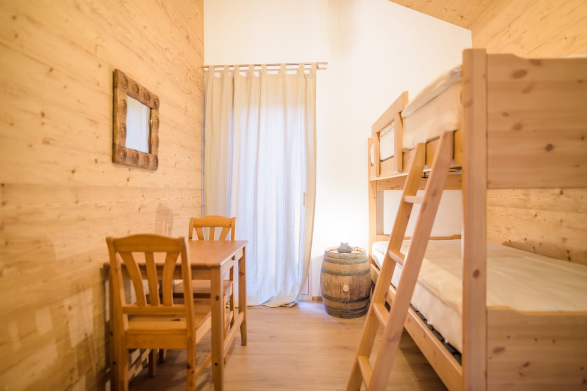 B&B Chalet Diognysos | Chambre La Vigne & Le Vin