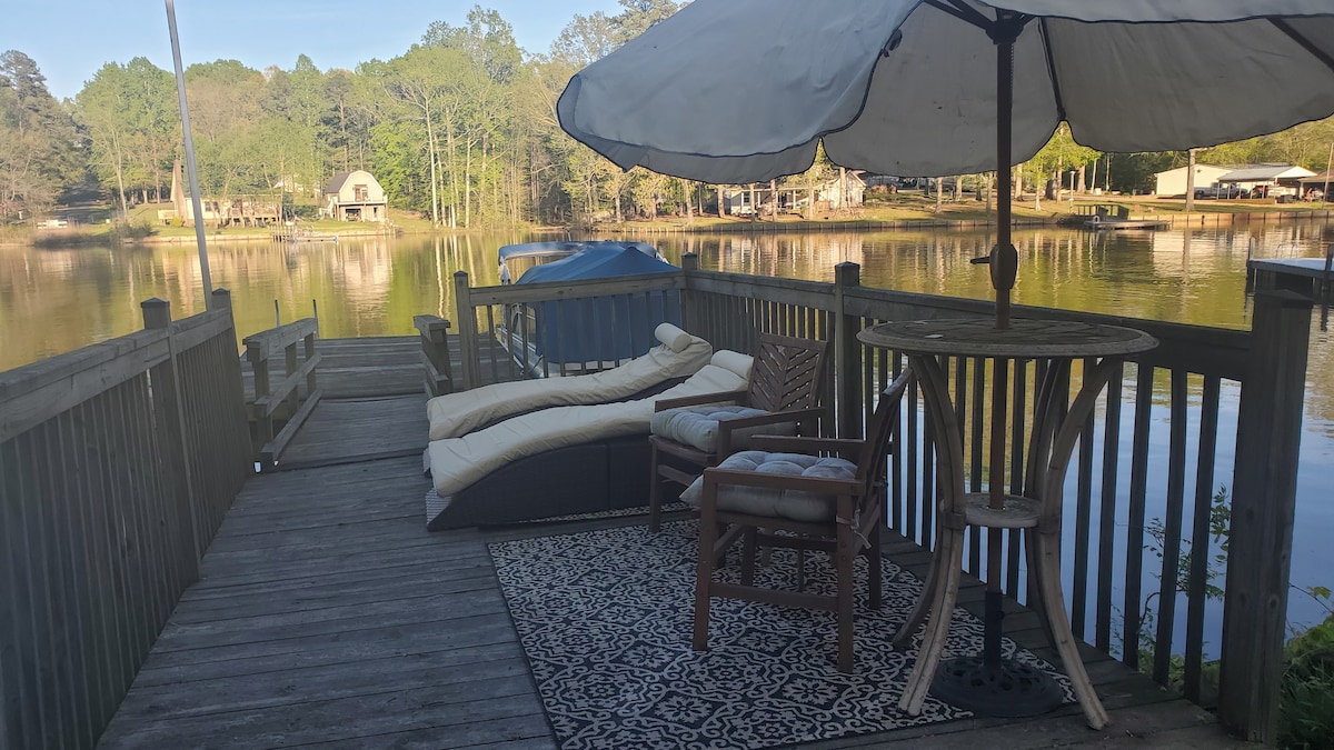 Waterfront Cottage High Rock Lake