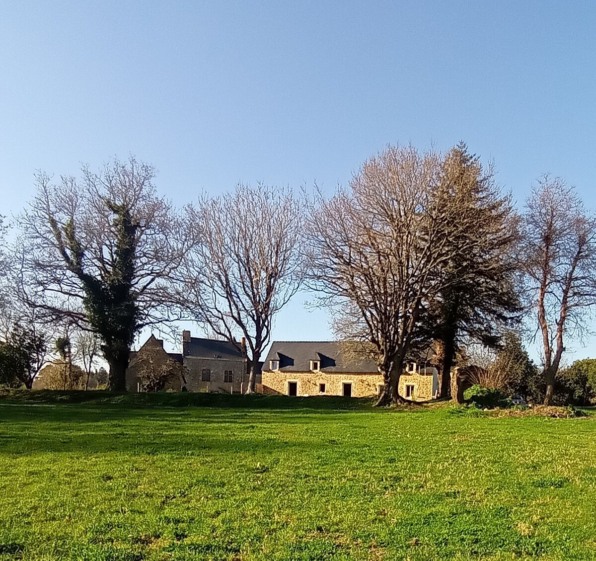 Jolie chambre d'hôtes dans une longère en campagne