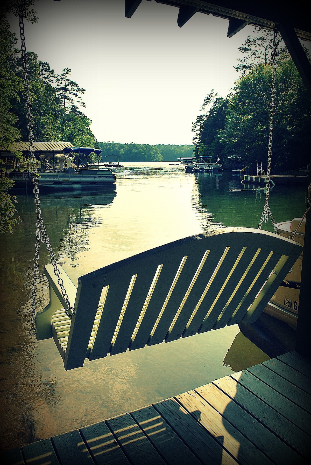 提供带浮舟的美丽湖畔别墅！ ！