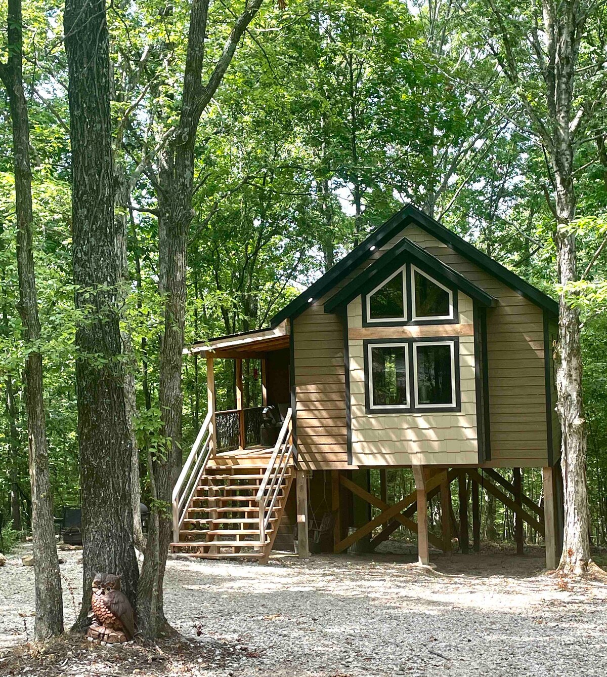 NEW treehouse B&B for 2 "The Roost” with hot tub