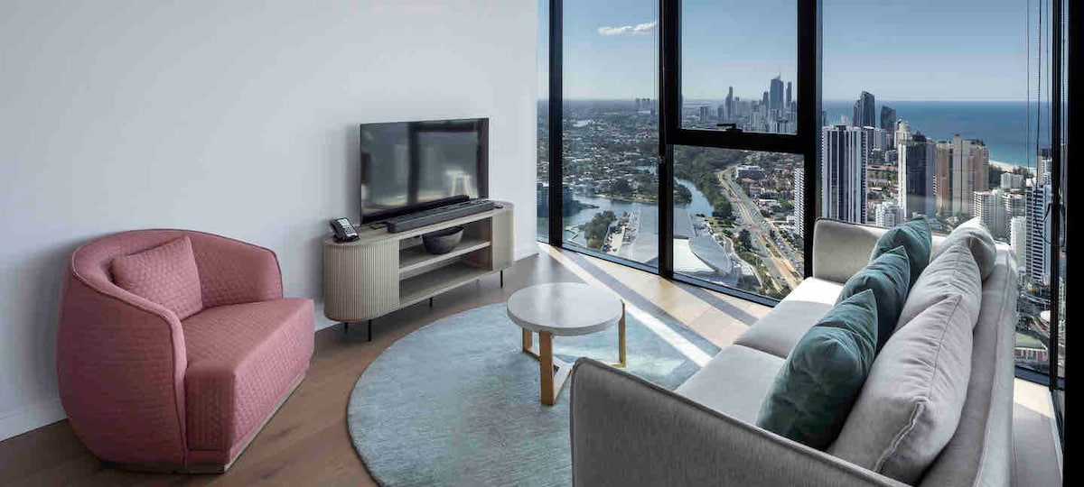 Luxury 3-Bedroom Star Broadbeach - Stunning Views