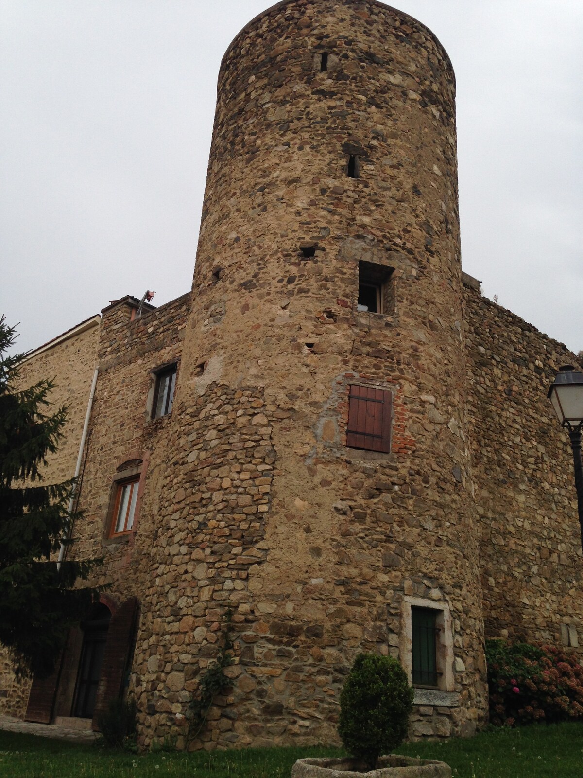 里昂附近城堡塔，非典型住宿