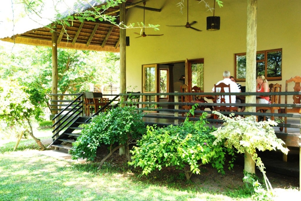 Luxurieus House位于克鲁格公园（ Kruger Park ）附近的安全庄园内。