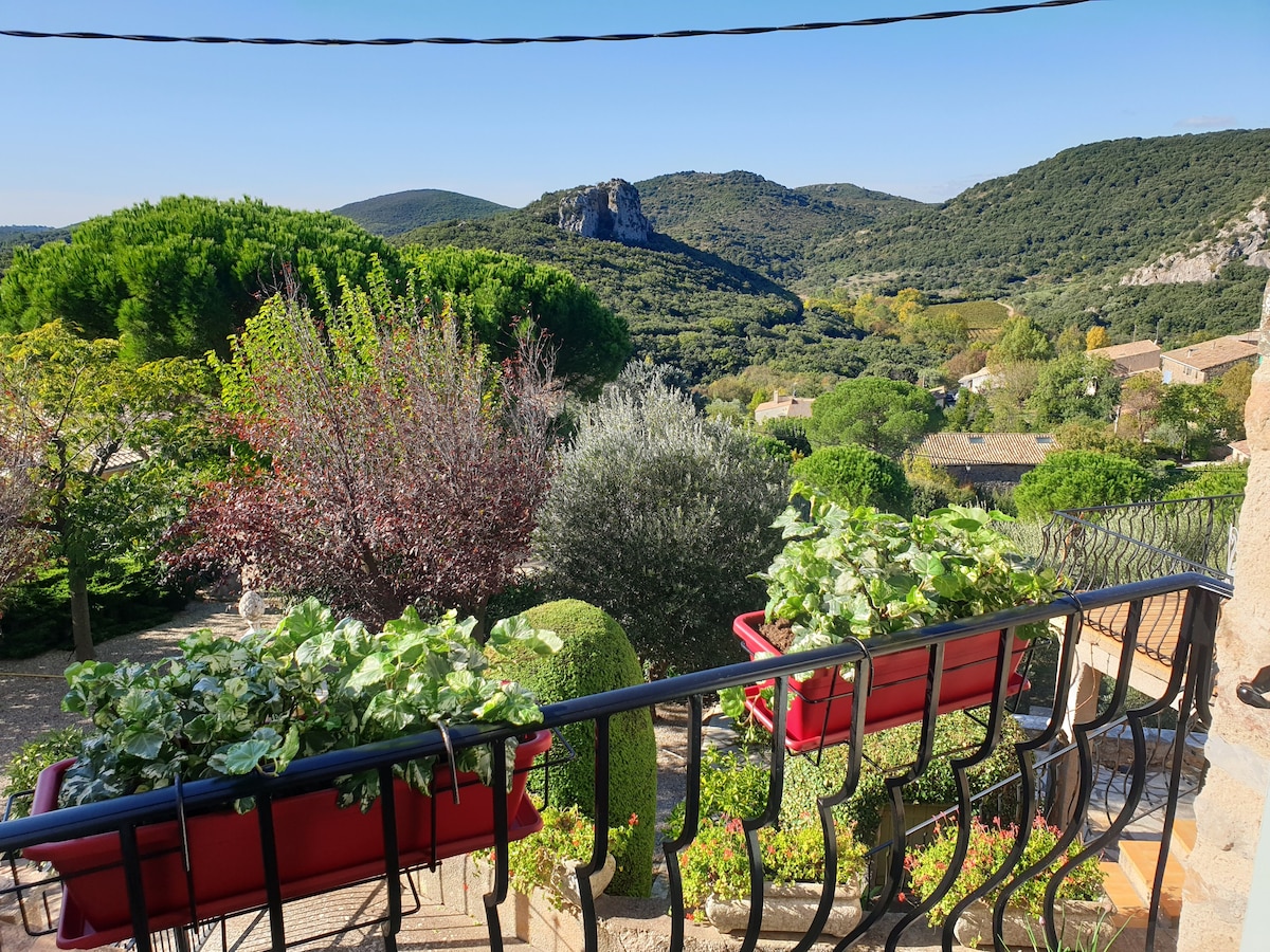 Maison en pierre du Languedoc avec garage et clim