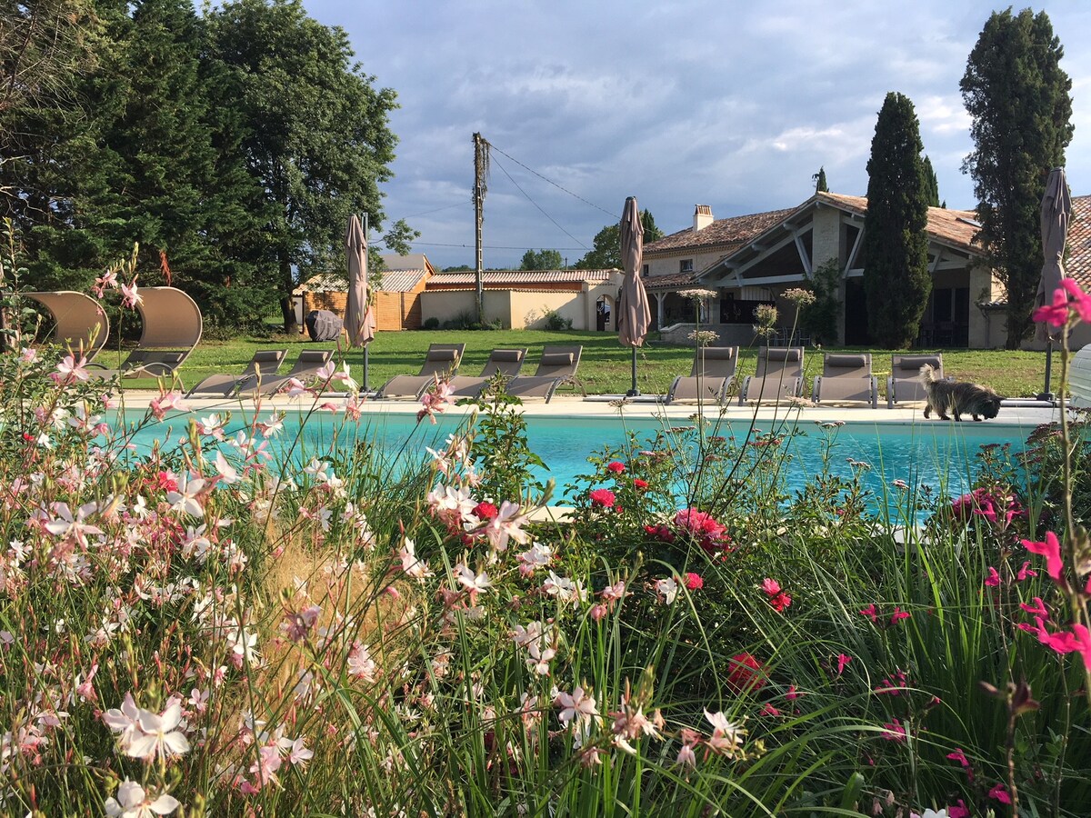 Gîte "Loukia"  11 pers. et piscine en Périgord