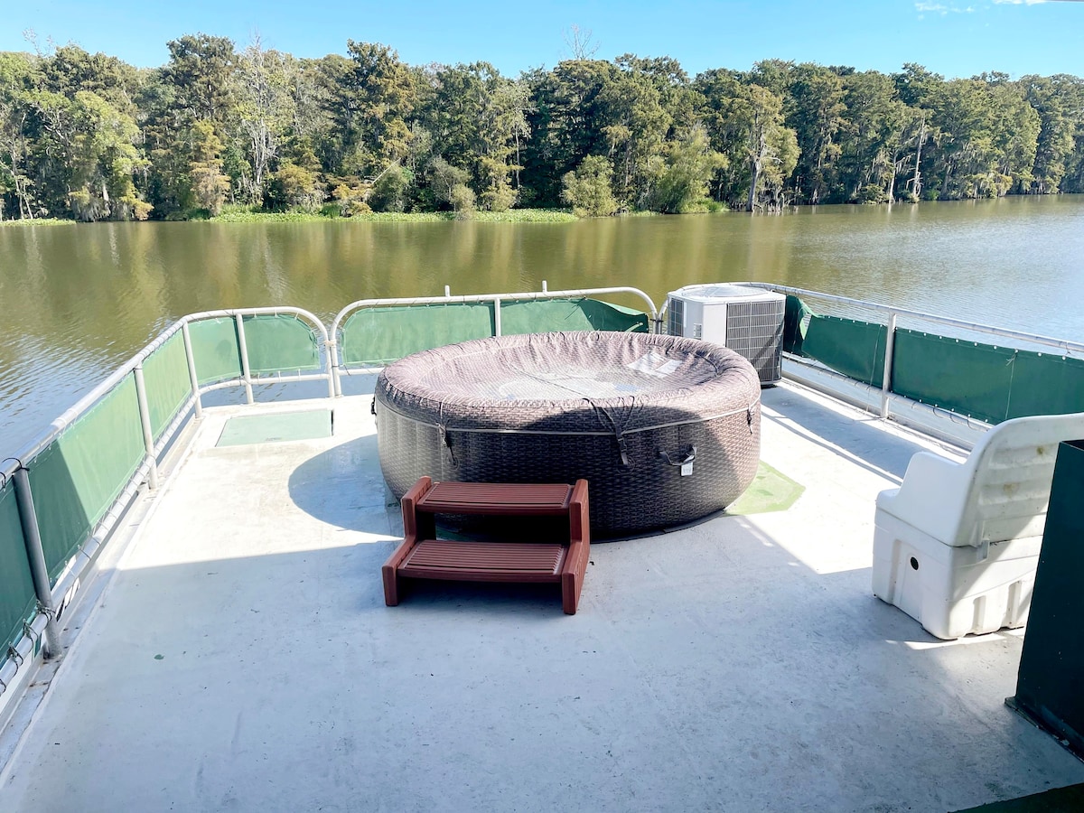 Summertime Bayou Houseboat Oasis: Spa Fish & Kayak