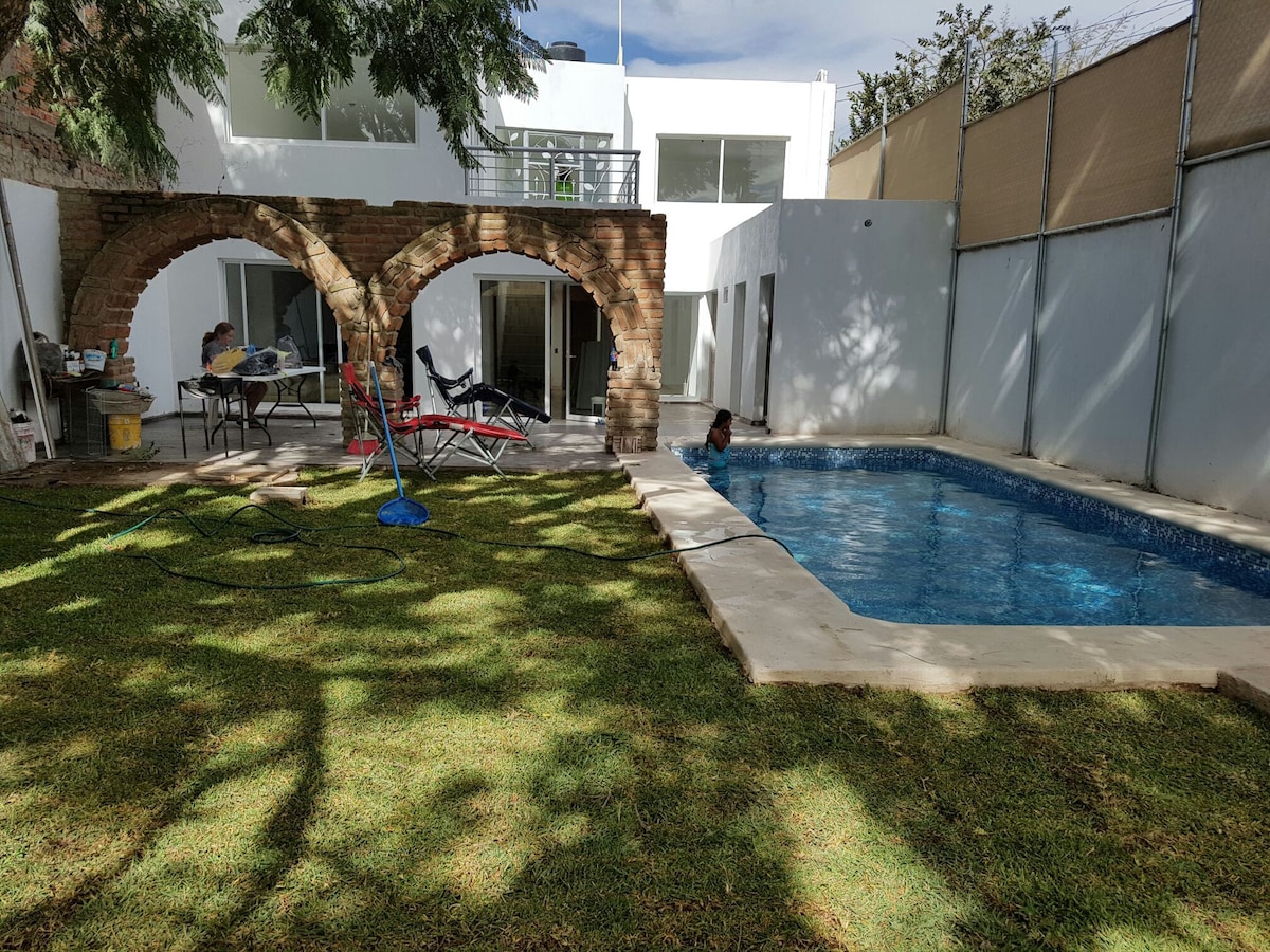 美丽的住宅，配备私人温带泳池！