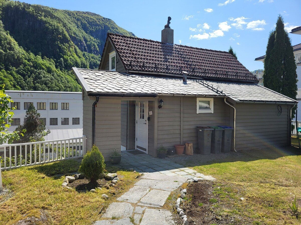 Hus til leie sentralt på Dale i Vaksdal kommune.
