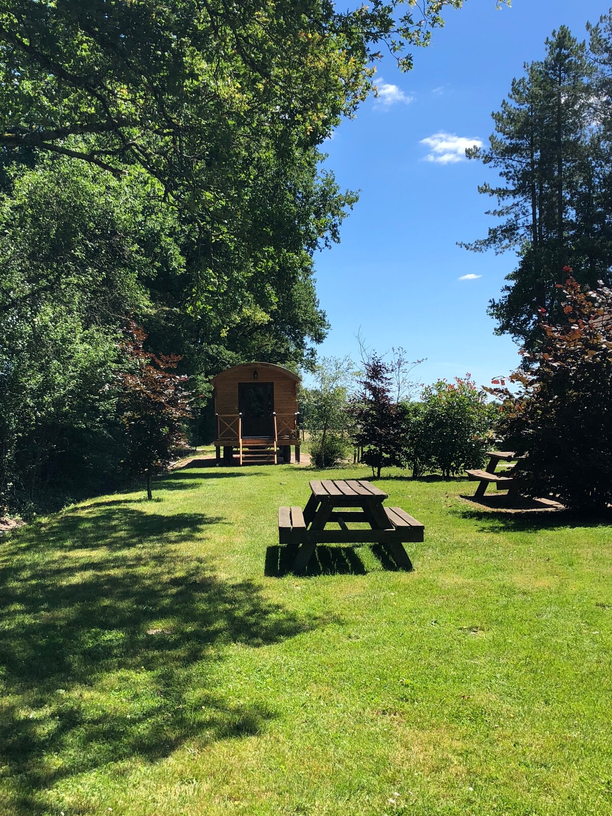 Maison/roulotte avec jardin et vue étangs/forêt