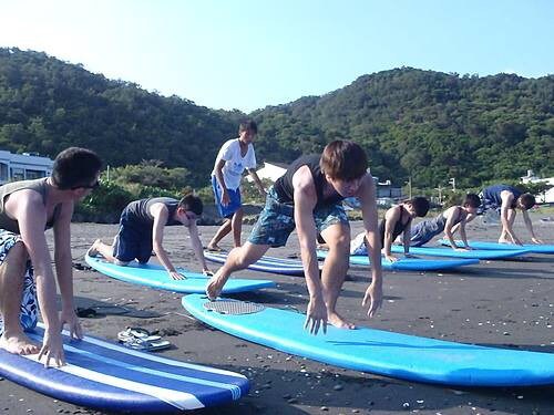 (7月至8月)6人包棟的民宿,夏天民宿一天只接待一組客人,對面就是海邊,親子遊或家人朋友聚會很適合